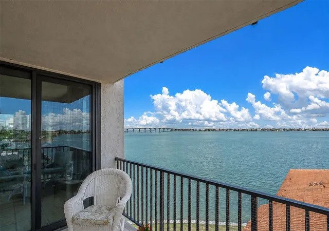 Listing Photo 5 - Condo for sale in building located at 6287 Bahia Del Mar Cir, St. Petersburg, FL 33715 - Unit #401