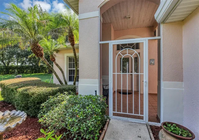 Photo 3 of Single family home for sale at 4958 Portsmouth St, Tavares, FL 32778 | MLS# V4950996 | Listing updated on 2026-10-07