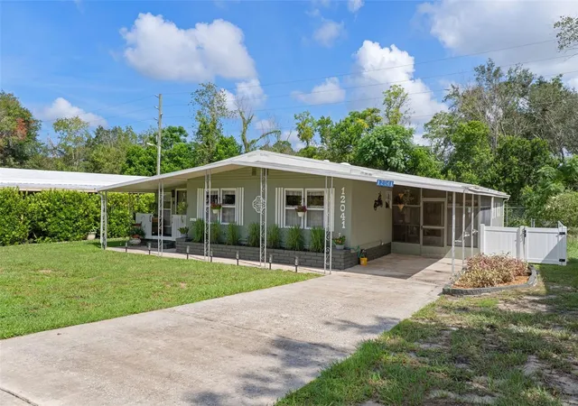 Photo 3 of Manufactured home for sale at 12041 Fairway Ave, Brooksville, FL 34613 | MLS# TB8543694 | Listing updated on 2026-08-30