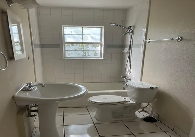 Photo 4 of House for sale at 202 S Bumby Ave, Orlando, FL 32803 | MLS# O6437607 | Listing updated on 2026-08-30