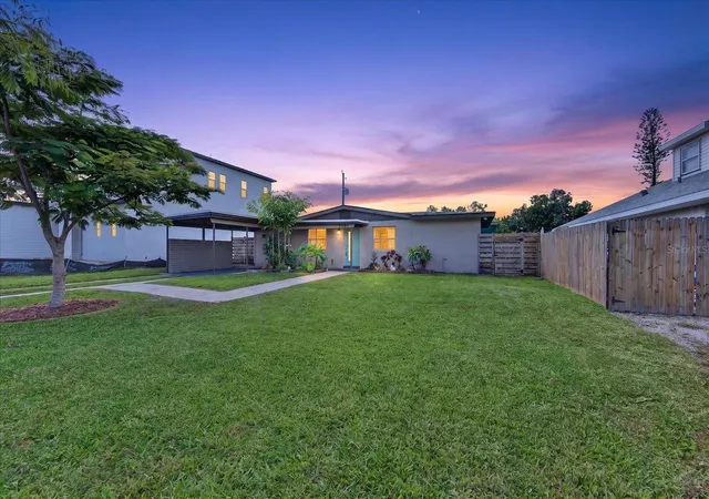 Photo 1 of Single family home for sale at 2350 Loma Linda St, Sarasota, FL 34239 | MLS# A4704449 | Listing updated on 2026-09-29
