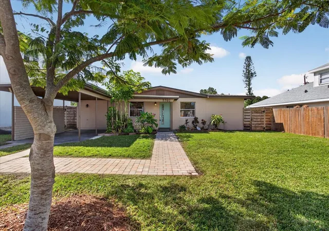 Photo 2 of Single family home for sale at 2350 Loma Linda St, Sarasota, FL 34239 | MLS# A4704449 | Listing updated on 2026-09-29