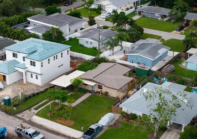 Photo 3 of Single family home for sale at 2350 Loma Linda St, Sarasota, FL 34239 | MLS# A4704449 | Listing updated on 2026-09-29