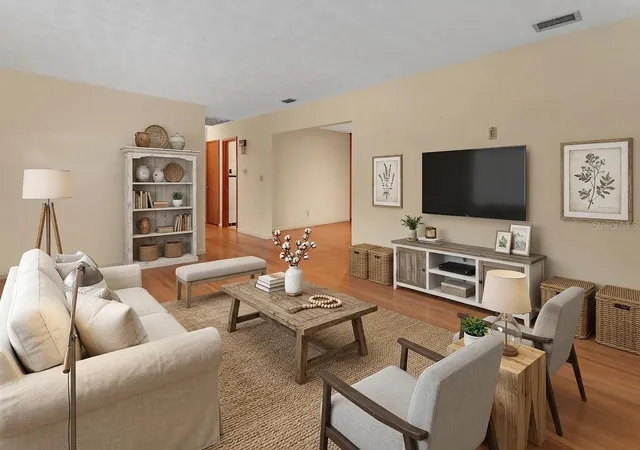 Photo 3 of Single family home for sale at 601 Glenwood Rd, Deland, FL 32720 | MLS# V4950997 | Listing updated on 2026-09-27