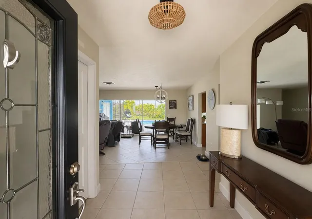 Photo 4 of Single family home for sale at 1009 Indian Hills Ct, Venice, FL 34293 | MLS# TB8543703 | Listing updated on 2026-08-31