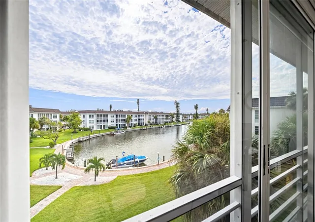 Photo 1 of Condo for sale at 4370 Chatham Dr #304, Longboat Key, FL 34228 | MLS# A4704453 | Listing updated on 2026-09-18
