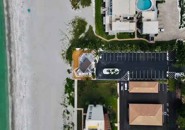 Listing Photo 4 - Condo for sale in building located at 4370 Chatham Dr, LONGBOAT KEY, FL 34228 - Unit #304