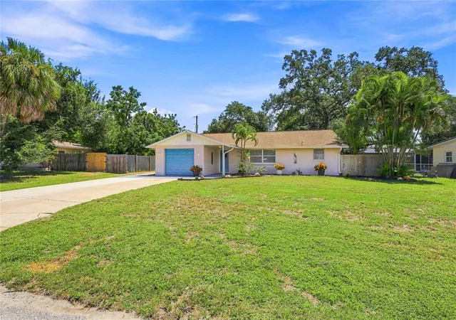 Photo 2 of Single family home for sale at 411 Plantation Rd, Venice, FL 34293 | MLS# TB8543710 | Listing updated on 2026-08-30