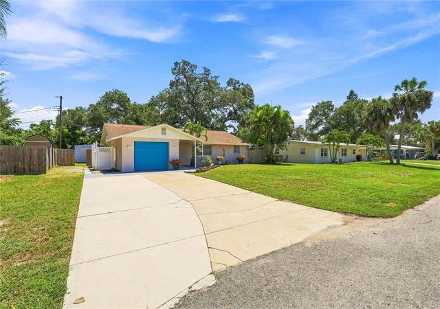 Photo 3 of Single family home for sale at 411 Plantation Rd, Venice, FL 34293 | MLS# TB8543710 | Listing updated on 2026-08-30