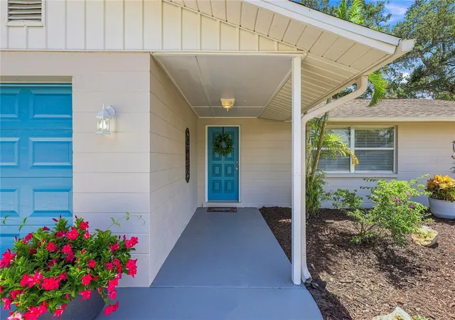 Photo 4 of Single family home for sale at 411 Plantation Rd, Venice, FL 34293 | MLS# TB8543710 | Listing updated on 2026-08-30