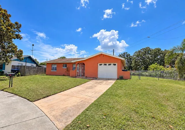 Photo 3 of Single family home for sale at 4068 Castlegate Dr, Orlando, FL 32839 | MLS# O6437626 | Listing updated on 2026-10-03