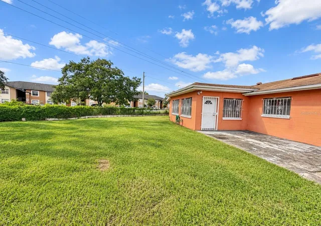 Photo 4 of Single family home for sale at 4068 Castlegate Dr, Orlando, FL 32839 | MLS# O6437626 | Listing updated on 2026-10-03