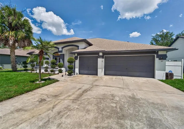 Photo 4 of Single family home for sale at 3926 Northridge Dr, Valrico, FL 33596 | MLS# TB8543720 | Listing updated on 2026-09-05