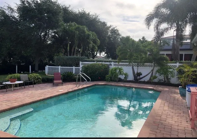 2nd image of 601 34th Ave Ne, St Petersburg, FL 33704 | MLS# O6437634