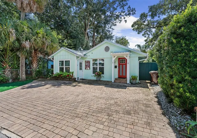 Photo 1 of Single family home for sale at 19 Lovett St, Saint Augustine, FL 32084 | MLS# FC321082 | Listing updated on 2026-09-21