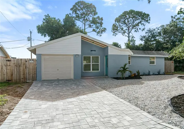 Photo 2 of Single family home for sale at 420 Melody Cir, Sarasota, FL 34237 | MLS# A4704470 | Listing updated on 2026-08-31