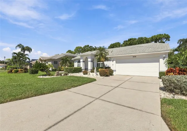 Photo 3 of Single family home for sale at 4304 Balmoral Way, Sarasota, FL 34238 | MLS# A4704471 | Listing updated on 2026-09-23