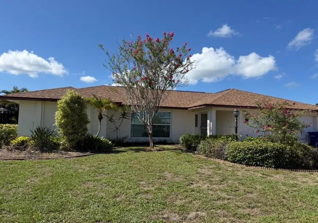 Photo 2 of Single family home for sale at 386 Pineview Dr, Venice, FL 34293 | MLS# N6145545 | Listing updated on 2026-10-16