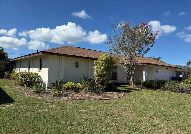 Photo 3 of Single family home for sale at 386 Pineview Dr, Venice, FL 34293 | MLS# N6145545 | Listing updated on 2026-10-16
