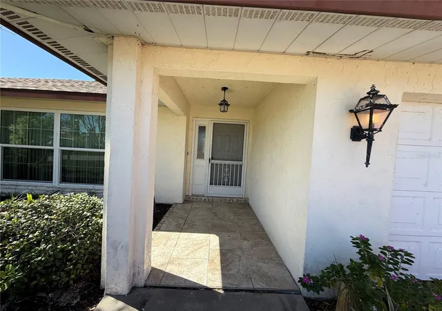 Photo 3 of Single family home for sale at 386 Pineview Dr, Venice, FL 34293 | MLS# N6145545 | Listing updated on 2026-10-16
