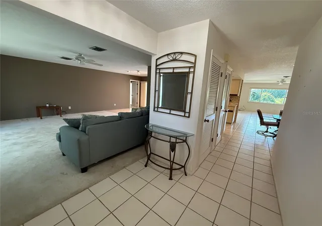 Photo 4 of Single family home for sale at 386 Pineview Dr, Venice, FL 34293 | MLS# N6145545 | Listing updated on 2026-10-16