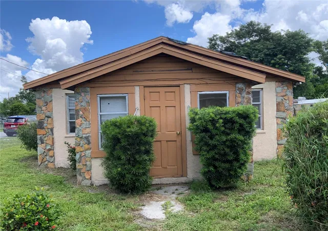 Photo 3 of Single family home for sale at 2118 1st Avenue E, Palmetto, FL 34221 | MLS# A4704474 | Listing updated on 2026-10-06