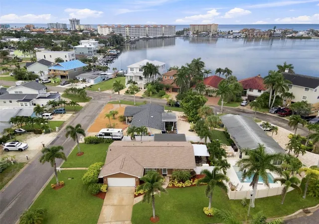 Photo 2 of Single family home for sale at 28 Wall Ter, Redington Shores, FL 33708 | MLS# TB8543749 | Listing updated on 2026-09-15