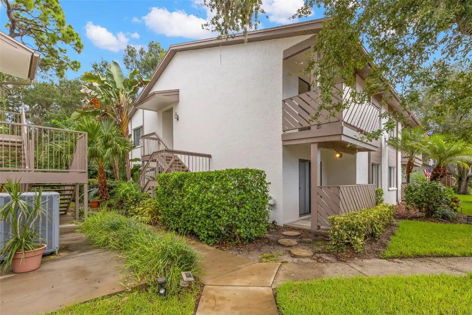 Listing Photo 1 - Condo for sale in 631 Fairmont Ave located at 631 Fairmont Ave, Safety Harbor, FL 34695 - Unit 631 Fairmont Ave