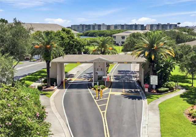 Listing Photo 5 - Condo for sale in building located at 6251 Shoreline Dr, ST PETERSBURG, FL 33708 - Unit #2301