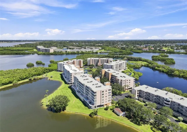 Listing Photo 2 - Condo for sale in building located at 6251 Shoreline Dr, ST PETERSBURG, FL 33708 - Unit #2301