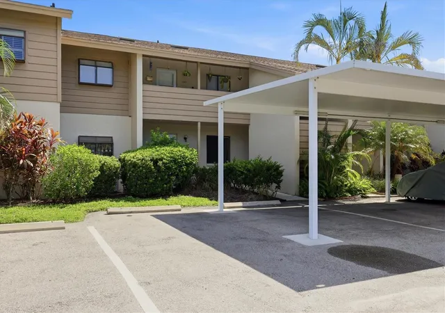 Photo 3 of Condo for sale at 3365 Cross Crk Dr #3365, Sarasota, FL 34231 | MLS# A4704481 | Listing updated on 2026-09-01