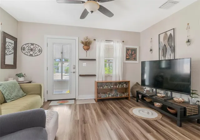4th image of 1928 Springtime Ave, Clearwater, FL 33755 | MLS# TB8543773