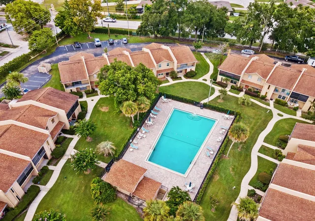 Photo 3 of Townhouse for sale at 856 Park Lake Cir #51, Maitland, FL 32751 | MLS# O6437665 | Listing updated on 2026-09-28