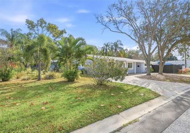 3rd image of 4095 Locust St NE, Saint Petersburg, FL 33703 | MLS# TB8543786