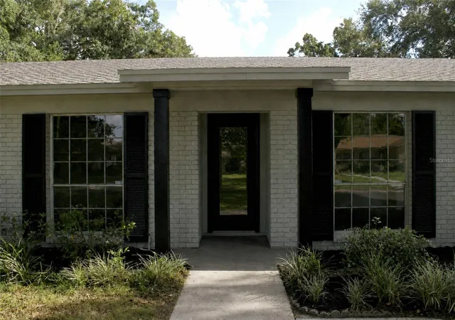 Photo 2 of Single family home for sale at 13808 Cherry Brk Ln, Tampa, FL 33618 | MLS# TB8543789 | Listing updated on 2026-10-07