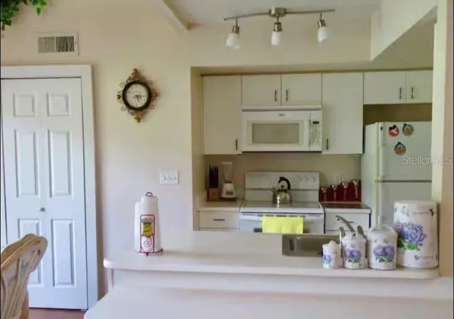 Photo 5 of Townhouse for sale at 3161 Tamarind Cir, Kissimmee, FL 34747 | MLS# O6437680 | Listing updated on 2026-08-30