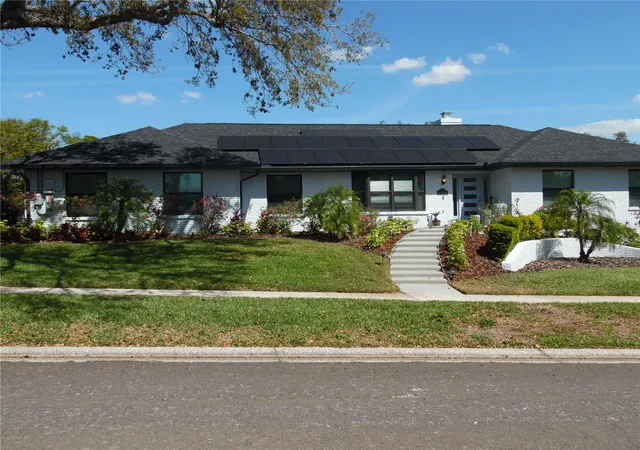 Photo 1 of Single family home for sale at 2709 Fairway View Dr, Valrico, FL 33596 | MLS# TB8543797 | Listing updated on 2026-10-03