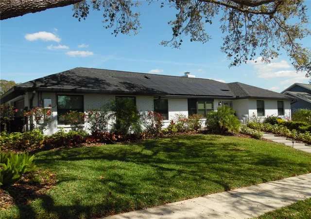 Photo 2 of Single family home for sale at 2709 Fairway View Dr, Valrico, FL 33596 | MLS# TB8543797 | Listing updated on 2026-10-03