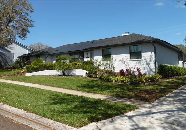 Photo 3 of Single family home for sale at 2709 Fairway View Dr, Valrico, FL 33596 | MLS# TB8543797 | Listing updated on 2026-10-03