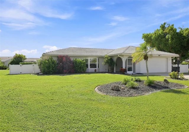 Photo 3 of Single family home for sale at 302 Degas Dr, Nokomis, FL 34275 | MLS# A4704497 | Listing updated on 2026-10-07