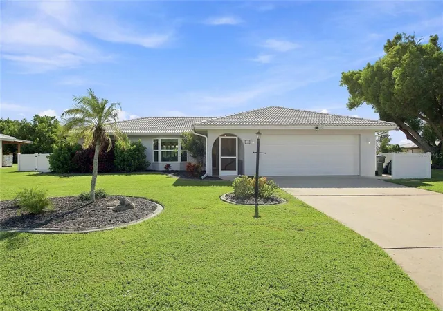 Photo 3 of Single family home for sale at 302 Degas Dr, Nokomis, FL 34275 | MLS# A4704497 | Listing updated on 2026-10-07