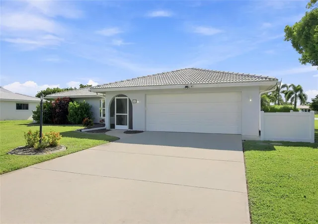 Photo 4 of Single family home for sale at 302 Degas Dr, Nokomis, FL 34275 | MLS# A4704497 | Listing updated on 2026-10-07