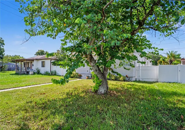 3rd image of 5210 4th Avenue N, Saint Petersburg, FL 33710 | MLS# TB8543803