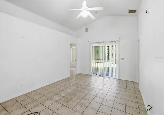 Photo 4 of Sale Pending at 6100 Lee Lan Dr, Orlando, FL 32809 | MLS# O6437698 | Listing updated on 2026-09-14
