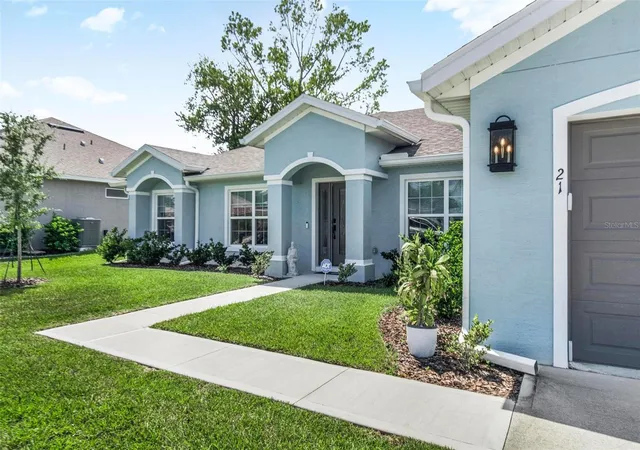 Photo 3 of Single family home for sale at 21 Wood Clift Ln, Palm Coast, FL 32164 | MLS# FC321084 | Listing updated on 2026-10-18