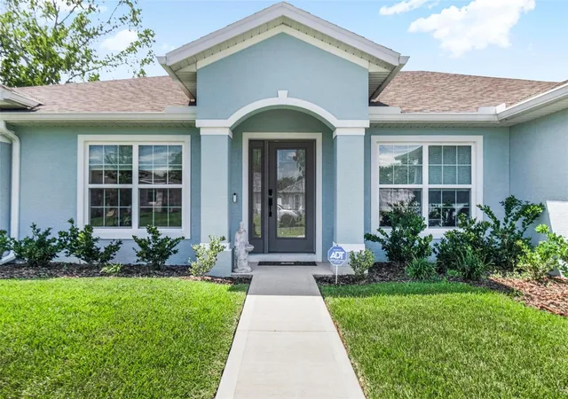 Photo 3 of Single family home for sale at 21 Wood Clift Ln, Palm Coast, FL 32164 | MLS# FC321084 | Listing updated on 2026-10-18