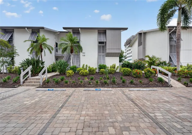 Photo 1 of Condo for sale at 1130 W Peppertree Ln #118, Sarasota, FL 34242 | MLS# A4704502 | Listing updated on 2026-10-11