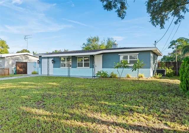 Photo 2 of Single family home for sale at 10811 Valencia Ter, Seminole, FL 33772 | MLS# TB8543837 | Listing updated on 2026-09-14