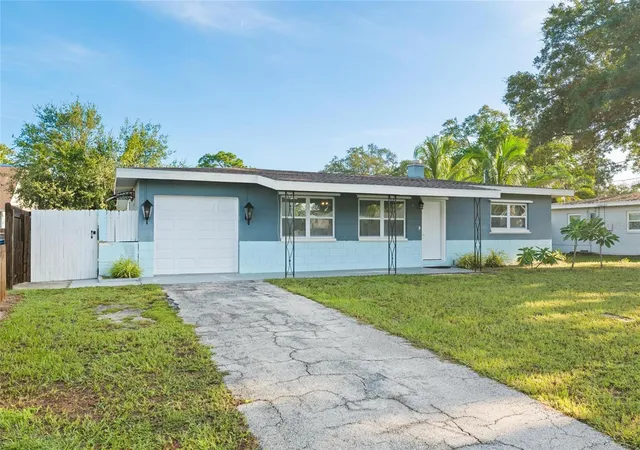 Photo 2 of Single family home for sale at 10811 Valencia Ter, Seminole, FL 33772 | MLS# TB8543837 | Listing updated on 2026-09-14