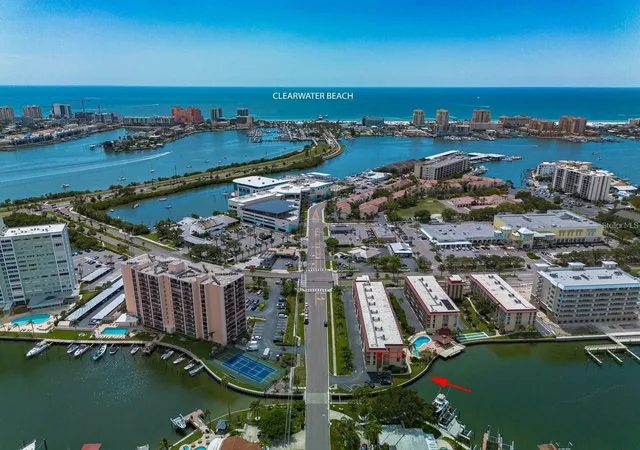 2nd image of 105 Island Wy, CLEARWATER, FL 33767